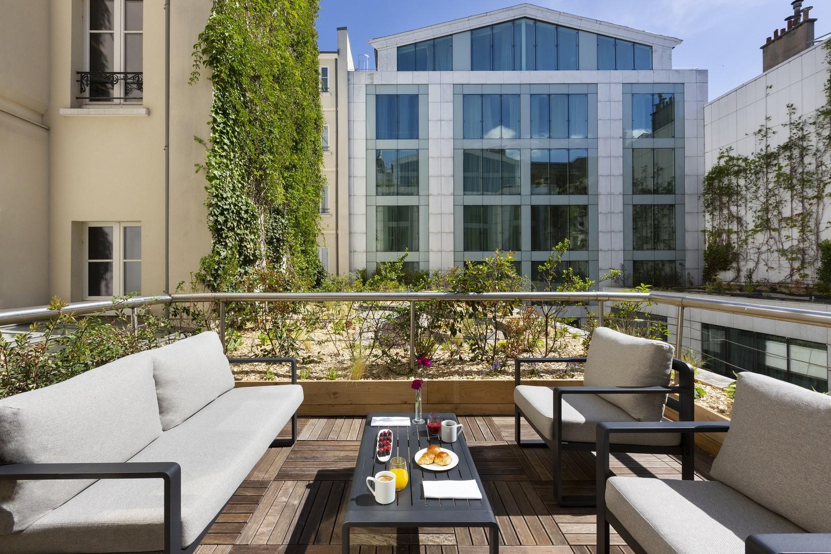 La Clef Tour Eiffel By The Crest Collection Hotel Parijs